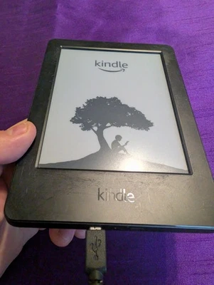 Amazon Kindle WP63GW (7th Generation), please read description  - Image 1 of 4
