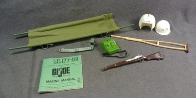 Lote de brinquedos vintage rifle M1 capacete polícia militar maca GI Joe original década de 1960 - Imagem 1 de 4