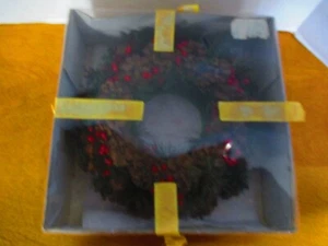 Christmas Wreath with Original Box, Excellent Condition, 1980's product! - Picture 1 of 8