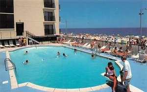 Atlantic Sands Motel Sun Bathers Piscina Escena Rehoboth Beach, DE Postal de Colección  - Imagen 1 de 2