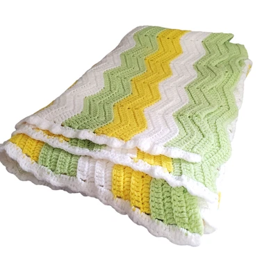 美丽手工钩针编织针织婴儿毯绿色黄色白色雪佛龙 — 第 1/4 张图片