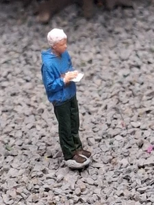 Scale3d00/1.76figures handpainted 50's/60's Young Boy Standing Trainspotting - Picture 1 of 4