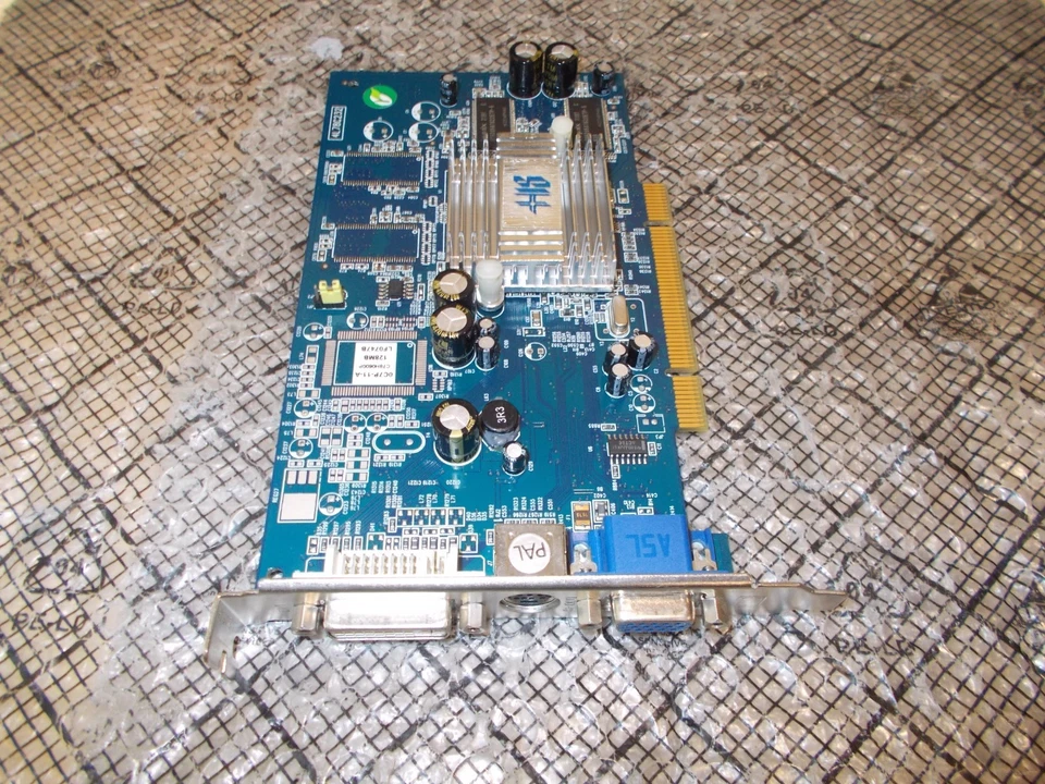 HIS ATI Radeon 9250 128mb DDR PCI Video Card + DVI 4L7C232 - Image 1 of 1