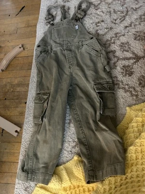 Mono vintage con piñones para niños pequeños 5T verde pana bolsillos de carga años 90 Y2K Foto 1 de 4