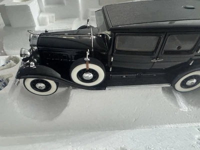 Franklin Mint 1930 Al Capone’s Armored Cadillac V-16 1/24 Scale. Original Box - Image 1 of 4
