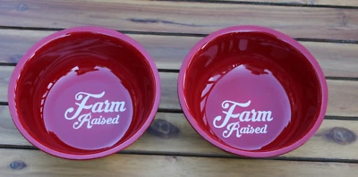 Juego de 2 cuencos rojos para perros Mutt-Nation Miranda Lambert "criados en granja" - comida y agua Foto 1 de 4