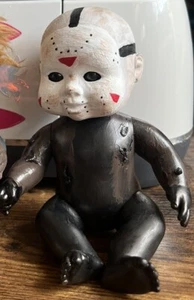 Handgefertigte Halloween Baby Jason Voorhees Puppe Freitag 13. - Bild 1 von 1