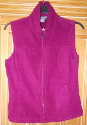 NWT NATURAL REFLECTIONS WOMENS SIZE M FUSCHIA PINK FLEECE FULL ZIP VEST - Image 1 of 2