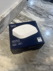 eero Pro 6 AX4200 Tri-Band Mesh Wi-Fi 6 Router K010001 - Bild 1 von 3