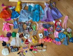 1990’s Barbie/Princess Doll Lot W/ Tons Of Clothing Shoes & Accessories - Picture 1 of 7