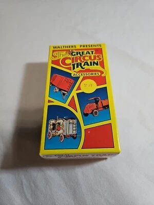 The Great Circus Train/Walthers Accessory Kit 933-1360 Trunk Wagon W/Decals - Image 1 of 4