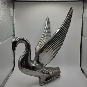 Vintage Swan chrome Hood Ornament - Picture 1 of 5
