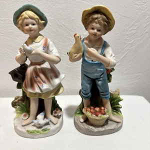 Homco Young coppia ragazzo con pollo e ragazza uccellino statuine ceramica #8880 vintage - Foto 1 di 14