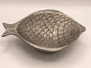 MCM Art Metal Fish Bowl Trinket Dish Textured Details Tail Handle Artist Stamped - Bild 1 von 11