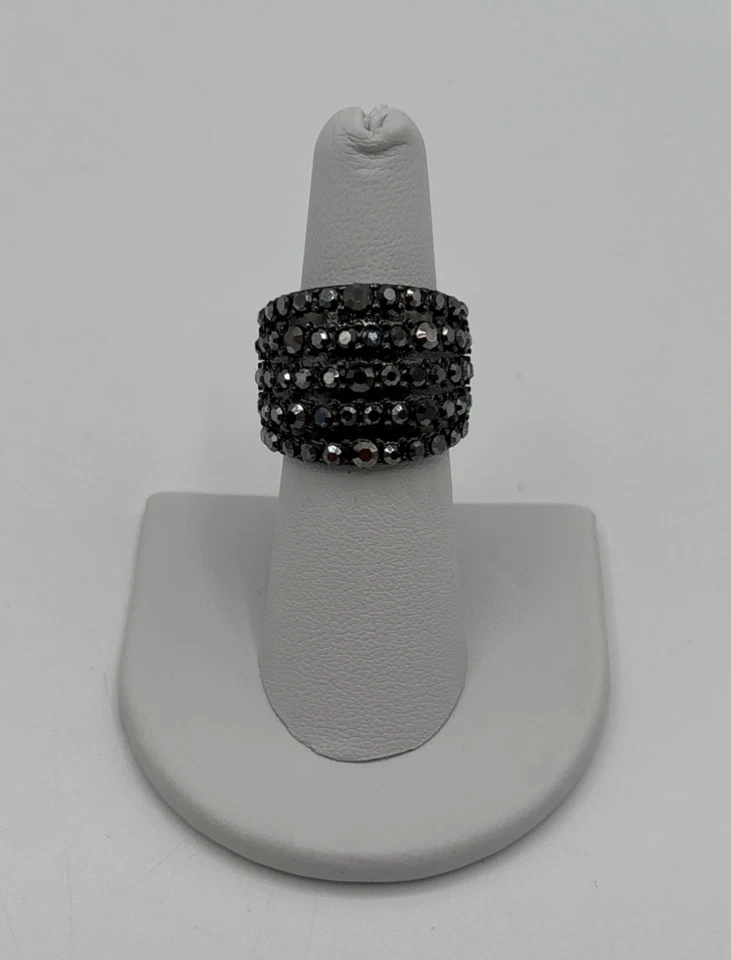 Anillo de cóctel con estrás negro piedra pavé abovedada filas horizontales talla 6,5 peltre Foto 1 de 4