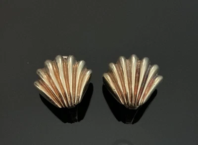 Women Vtg Solid 14K Yellow Gold Clip-On Shell Shaped Stud Earrings 7.7Grams DsVa - Image 1 of 4