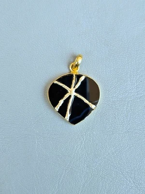 Ciondolo cuore gioiello fatto a mano con pietra preziosa onice KINTSUGI con... - Immagine 1 di 4