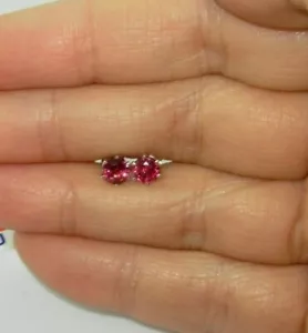 ORECCHINI IN GRANATO RODOLITE ROSSO LAMPONE MINATI TERRA 5MM GEMME MADE US - Foto 1 di 8