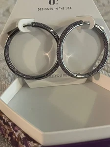 Pendientes de cumpleaños Bomb Party febrero 2025 She’s Got Attitude ER99519 - Imagen 1 de 4