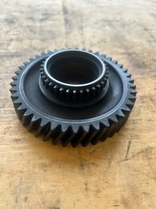 R120610 John Deere 5310 transmission gear 43 teeth - Picture 1 of 3