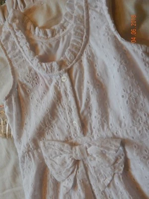 NUEVO CON ETIQUETAS J. Vestido Caqui Niñas 6 Todo Blanco Ojales Espalda Abierta Arco HERMOSO IMPERDIBLE Foto 1 de 4