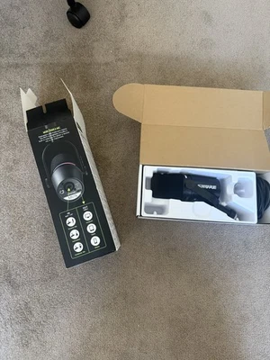 Shure - MV7i USB-C Dynamic Microphone with Integrated XLR & 1/4" Inputs for 2-Ch - Image 1 of 4