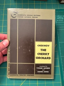 The Cherry Orchard - Anton Chekhov / Trans. Tyrone Guthrie Leonid Kipnis HC UMN - Foto 1 di 2