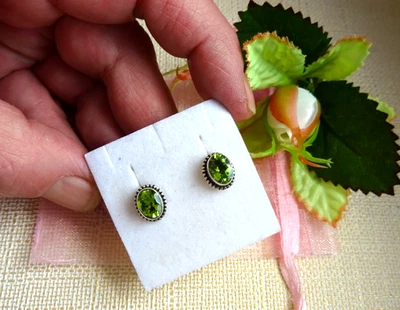 Vintage 925 Silber Ohrstecker mit  funkelnden-Peridot-grünen Steinen!  Um 1970 - Bild 1 von 4
