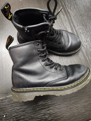 Botas Dr Doc Martens Junior 1460 Cuero Negro Suave Con Cordones Cremallera Lateral Niños Talla 1 Foto 1 de 4