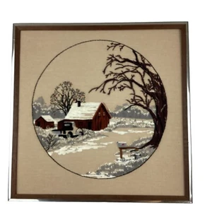 Vintage Bucilla Crewel incorniciato smerigliato fienile di campagna 17” x 17” - Foto 1 di 14