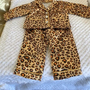 Conjunto de pijama satinado estampado guepardo muñeca Emily Rose - Imagen 1 de 4