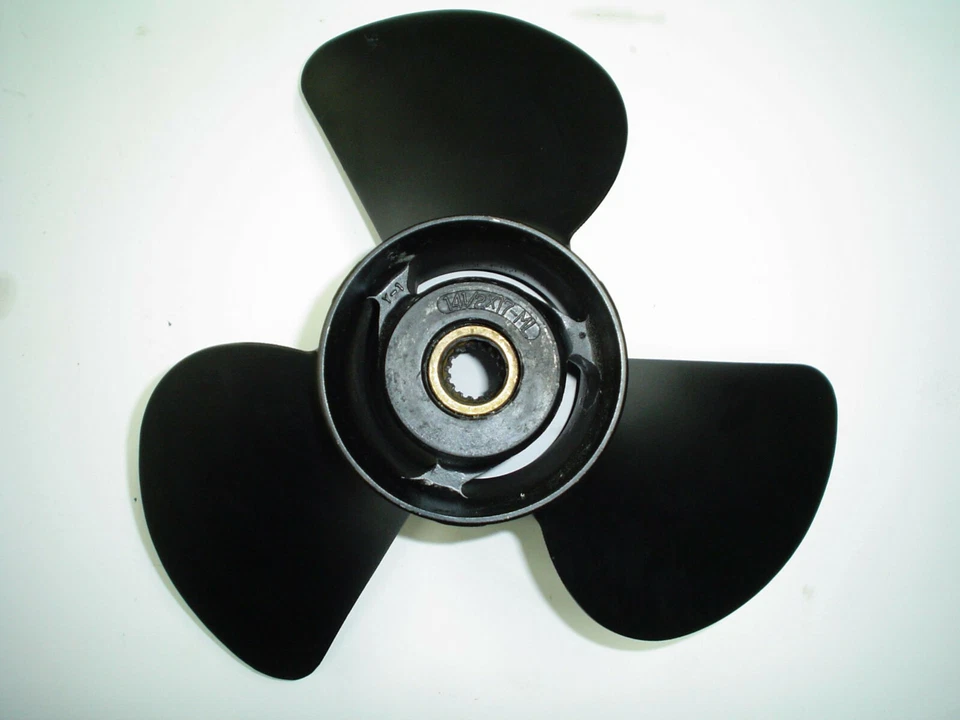 YAMAHA - LEFT PROPELLER  AL 14-1/2" x 17 ML   6K1-45947-00-98 NEW OLD STOCK - Image 1 of 1