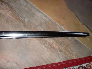 Mercedes-Benz W 116 Fenstersteg Fondtür A1167300419 - Bild 1 von 4