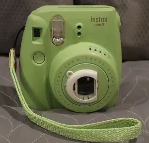 Fuji Instax Mini 9 Fujifilm Instant Film Camera Lime Green - Picture 1 of 11