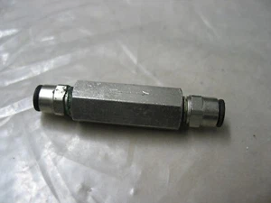 UKN VALVOLA DI RITEGNO PNEUMATICA CON RACCORDI PER TUBI PUSH IN 6 MM (1/4") P9633 - Foto 1 di 3