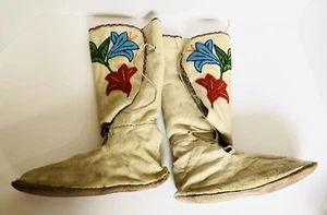 NATIVE AMERICAN BEADED MOCCASINS Boots - Picture 1 of 12