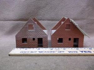 NO NAME HO SCALE MODEL TRAIN RAILROAD 2 BUILT UNDER CONSTRUCTION HOUSE RED - Picture 1 of 10