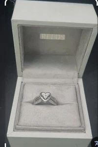 silver diamond ring size 7 - Picture 1 of 1