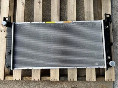 Radiador CU2423 Spectra Premium para camioneta Cadillac Chevy GMC 4,8/5,3/6,0/6,2 L Foto 1 de 4