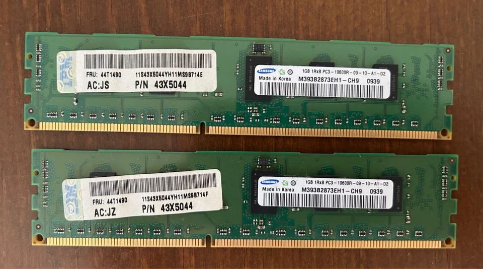 2 X 1GB IBM FRU: 44T1490 P/N 43X5044 1RX8 PC3-10600R-9-10-A0 DDR3 SERVER RAM - Imagen 1 de 1