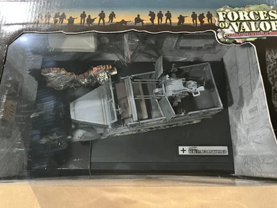 FORCES OF VALORS: German Sd.Kfz 7/1 mit 2cm, Flakvierling38, 1:32, "80039" - Image 1 of 4