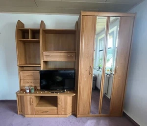 Schrankwand mit Fernsehnische und Kleiderschrank, Holzoptik, gebraucht - Bild 1 von 5
