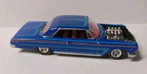 Johnny Lightning Custom 1962 Chevy Impala Low Rider Drag blau 1:64 Gummireifen - Bild 1 von 12