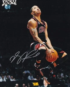 Derrick Rose Signed Autograph 8X10 Photo Chicago Bulls - Picture 1 of 1