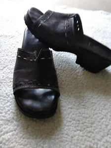 Woman's White Mountain Made In Italy 9M Sandals With Shock Absorber "Clogs" EUC - Picture 1 of 11