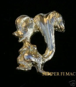 SKUNK WORKS GOLD PLATED 3D LAPEL HAT PIN UP MADE IN USA NASA US AIR FORCE GIFT - Picture 1 of 12