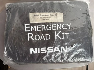 OEM Nuevo Sellado Nissan Emergencia Carretera Kit Kit Seguridad Vehículo 999A3-SZ000. - Imagen 1 de 3