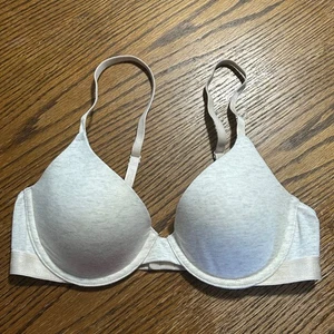 Reggiseno ROSA Victoria's Secret Wear Everywhere super push up grigio foderato in erica - Foto 1 di 10