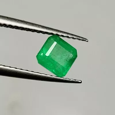 0.85 CT - Natural Emerald Good Luster Green Gem Square Shape Zambian - 4342 - Image 1 of 2