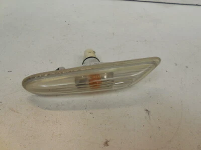 08-10 宝马 E61 535xi 货车黑色右前乘客挡泥板转向信号标记  — 第 1/4 张图片